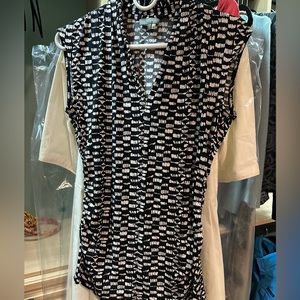Vince camuto short sleeve blouse